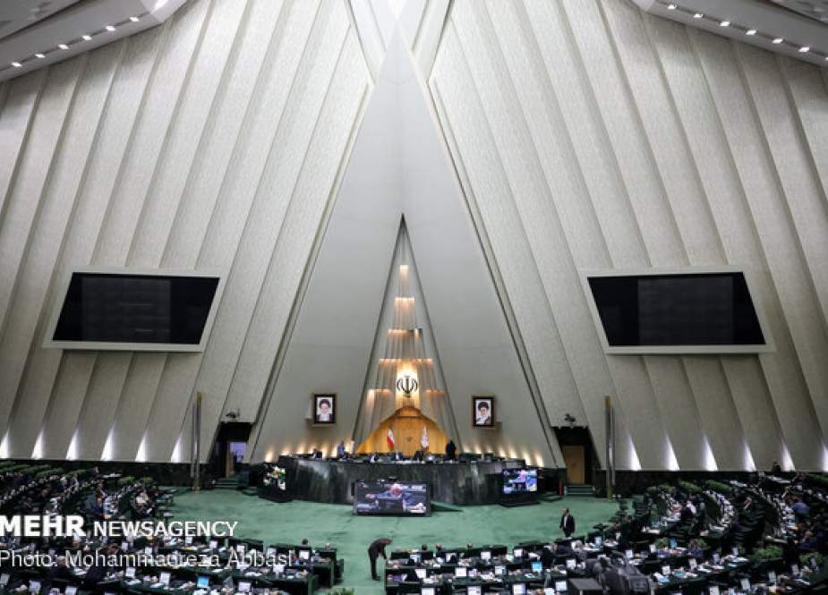 Anggota Parlemen Menghargai Rouhani Karena Sikapnya Pada Pembicaraan Dengan AS