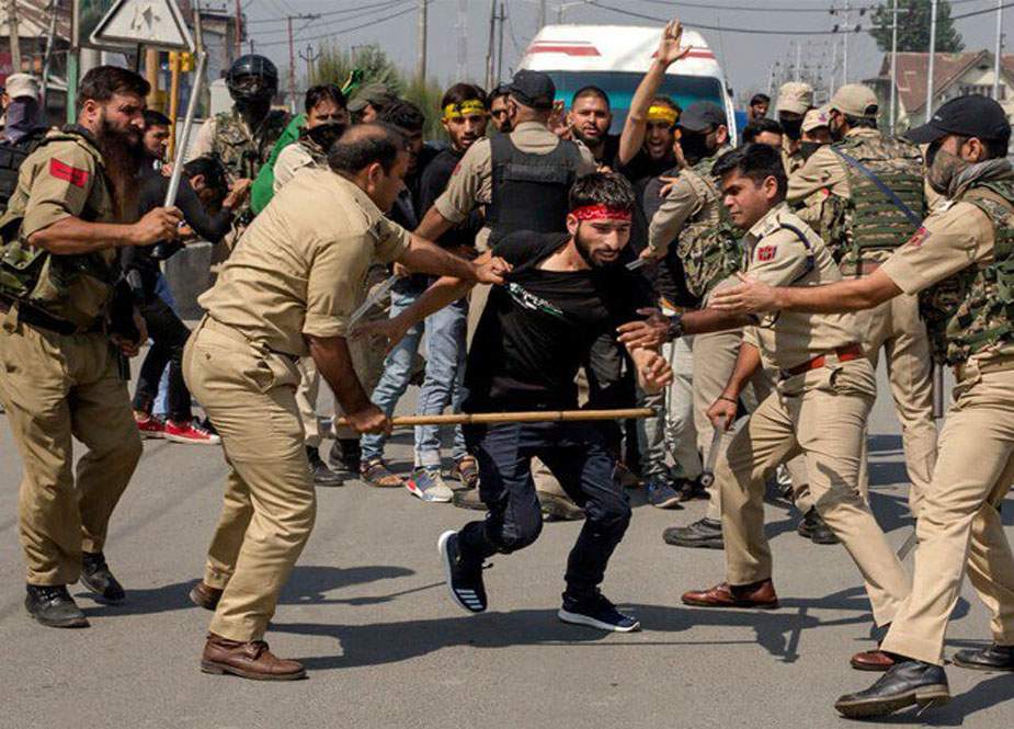 مقبوضہ کشمیر میں بھارتی فوج کا محرم الحرام کے جلوس پر پیلٹ گنز کا استعمال
