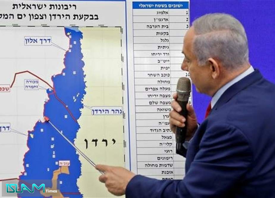 Israeli Prime Minister Benjamin Netanyahu points at a map of the Jordan Valley as he gives a statement in Ramat Gan, near Tel Aviv, on September 10, 2019.