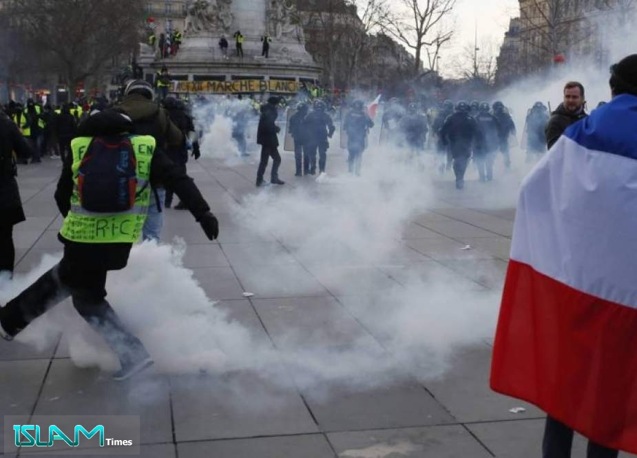 إضراب واسع لعمال المواصلات يشل الحركة في باريس