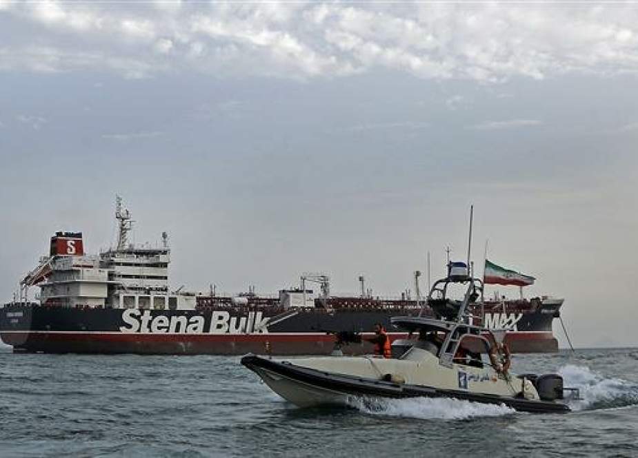 IRGC speedboat moving around the British-flagged oil tanker Stena Impero.jpg