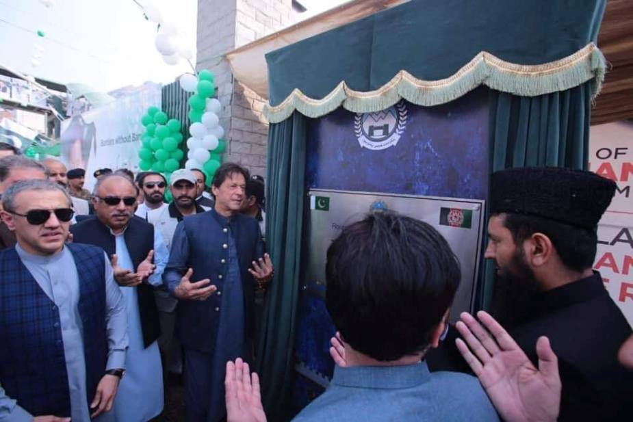 وزیراعظم عمران خان نے طورخم بارڈر 24 گھنٹے کھلا رکھنے کے منصوبے کا افتتاح کر دیا