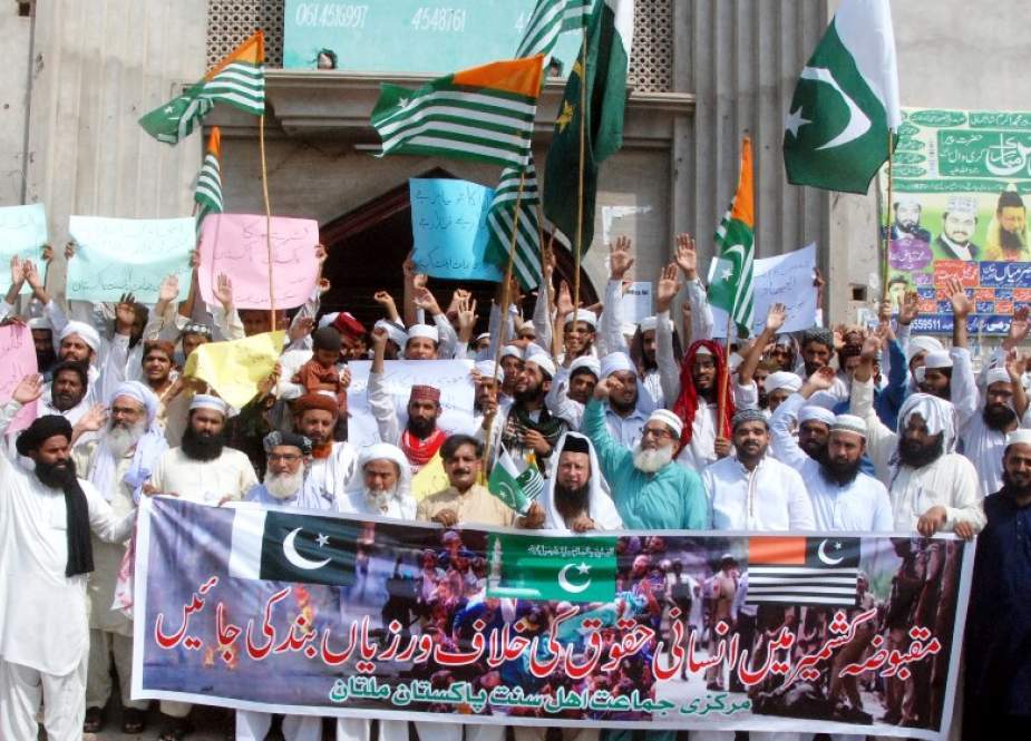 ملتان میں جماعت اہل سنت کے زیراہتمام کشمیری مسلمانوں سے اطہار یکجہتی کیلئے مظاہرہ
