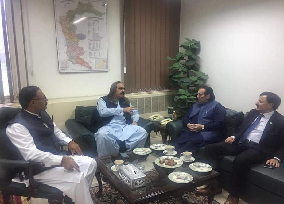 گورنر جی بی راجہ جلال کی وفاقی وزیر علی امین گنڈاپور سے ملاقات، وزیر اعظم کے متوقع دورہ سکردو پر تبادلہ خیال