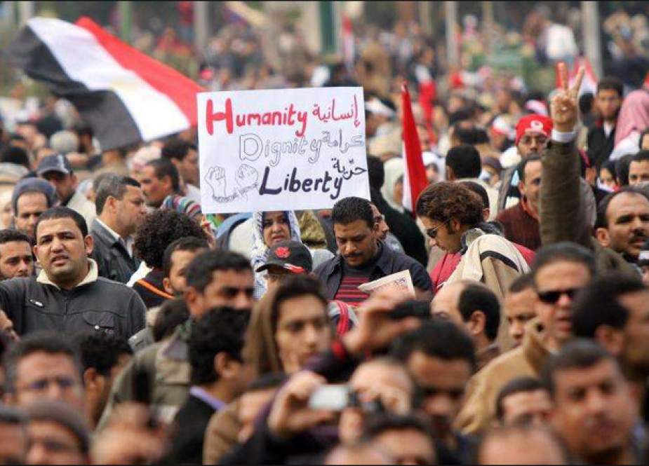 بازگشت انقلابیون مصر به میدان التحریر با شعار «الشعب یرید اسقاط النظام»