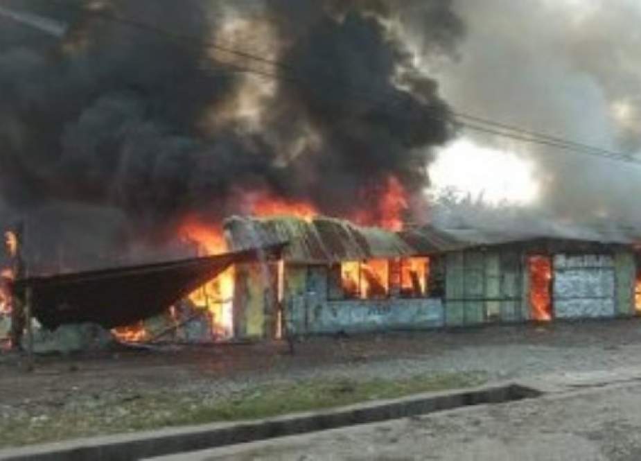 Massa beringas membakar perkantoran di Waena (akuratnews)