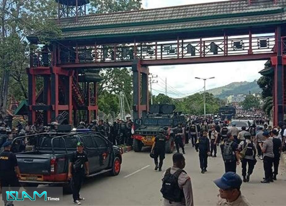 Indonesian riot police take positions at a university in provincial capital Jayapura on September 23, 2019, as fresh protests break out in the restive region.