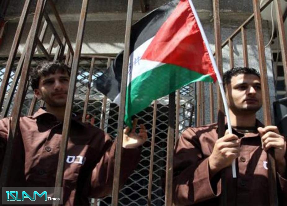100 أسير يواصلون الإضراب ضد أجهزة التشويش في السجون