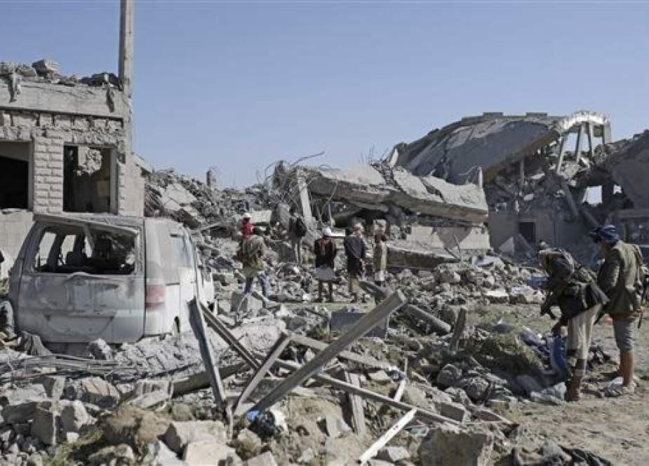 Building destroyed by Saudi-led airstrikes in Dhamar province, southwestern Yemen.jpg