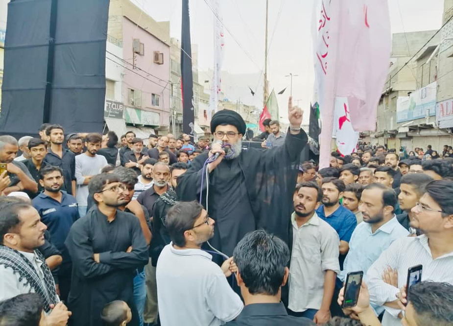 کراچی میں 25 محرم الحرام کے مرکزی جلوس میں شیعہ لاپتہ افراد کیلئے احتجاج