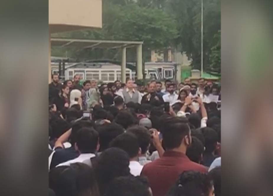 اسلام آباد، نجی یونیورسٹی کی عمارت سے کر گر طالبہ جاں بحق، ساتھیوں کا احتجاج