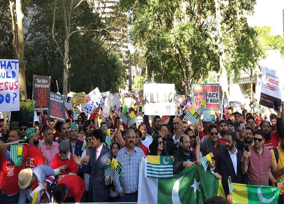 اقوام متحدہ میں بھارتی وزیراعظم کی تقریر کے دوران کشمیریوں، سکھوں اور پاکستانیوں کے احتجاج کی تصاویر