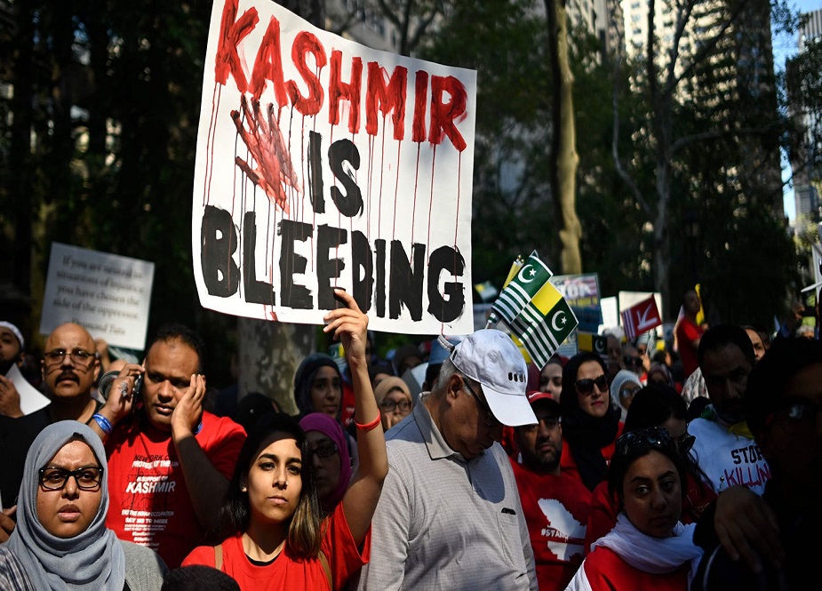 اقوام متحدہ میں بھارتی وزیراعظم کی تقریر کے دوران کشمیریوں، سکھوں اور پاکستانیوں کے احتجاج کی تصاویر