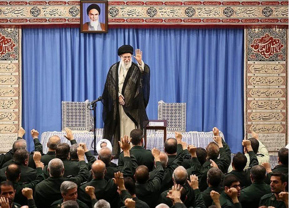 امام خامنه‌ای: کاهش تعهدات را ادامه خواهیم داد/ آمریکایی‌ها به التماس افتادند