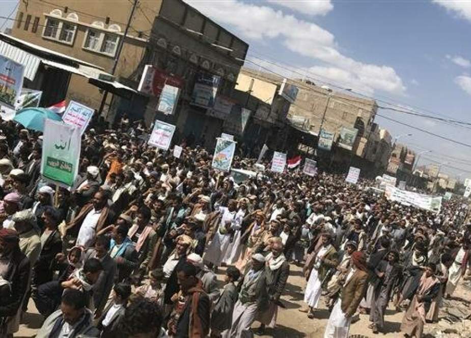 Yemenis expressing support for Victory from God Almighty operation against Saudi-led forces.jpg