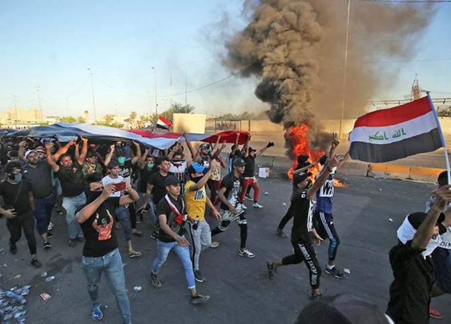 بغداد، کرفیو ہٹانے کے بعد مظاہرین اور پولیس کا تصادم، 100 افراد کے جانبحق ہونیکی اطلاعات