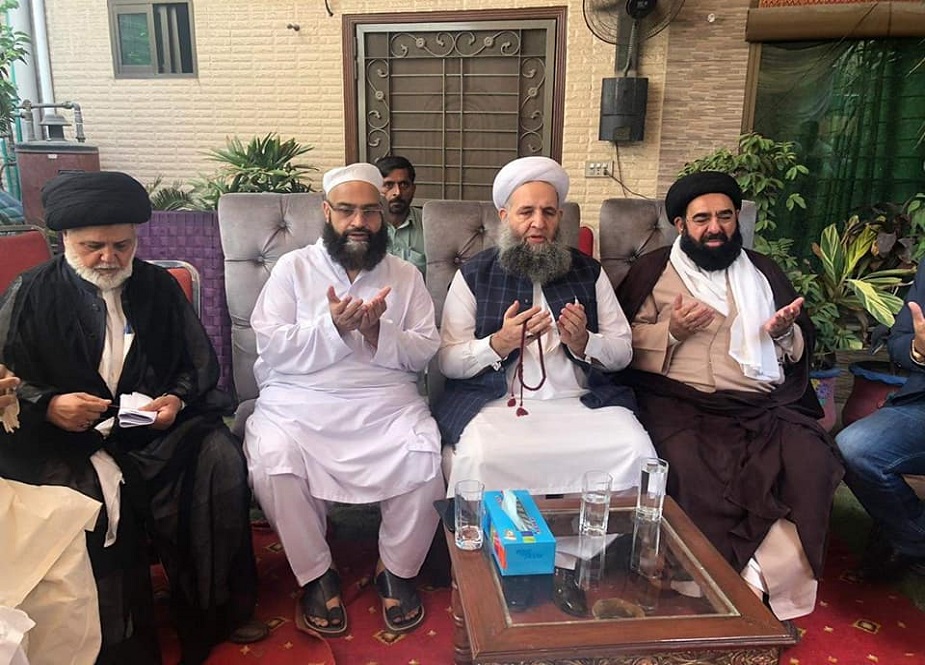 لاہور، پاکستان علماء کونسل کے مولانا طاہر اشرفی سے شیعہ علماء کی ملاقات اور اظہار تعزیت کی تصاویر