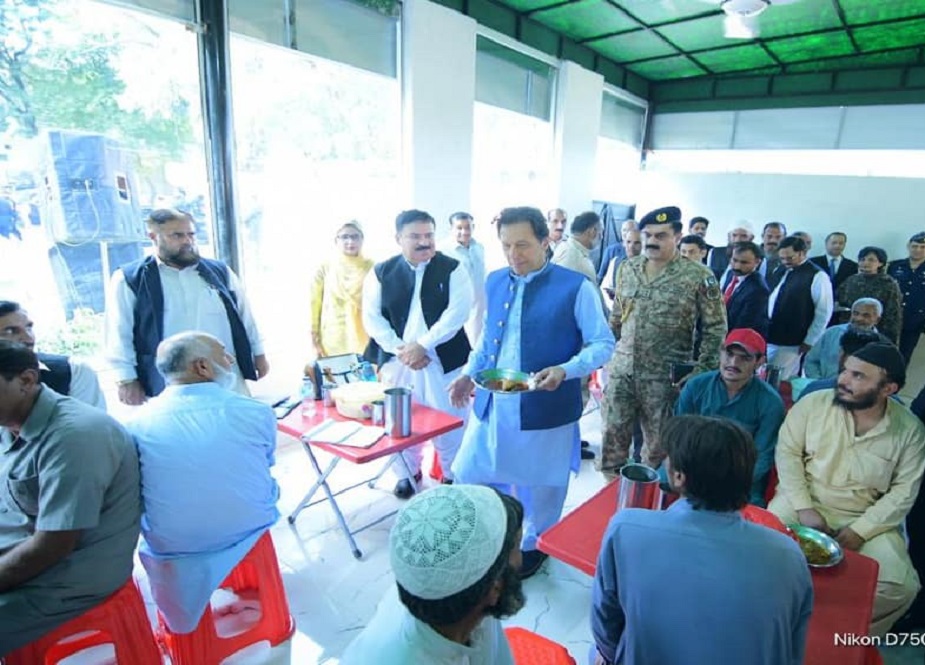 اسلام آباد، وزیراعظم کی سیلانی لنگر خانے آمد، افتتاح اور لوگوں کیساتھ کھانے کی تصاویر