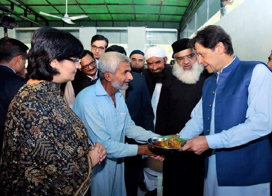 عمران خان کی اسلام آباد میں سیلانی لنگر خانے آمد، افتتاح کیا اور لوگوں کیساتھ کھانا کھایا