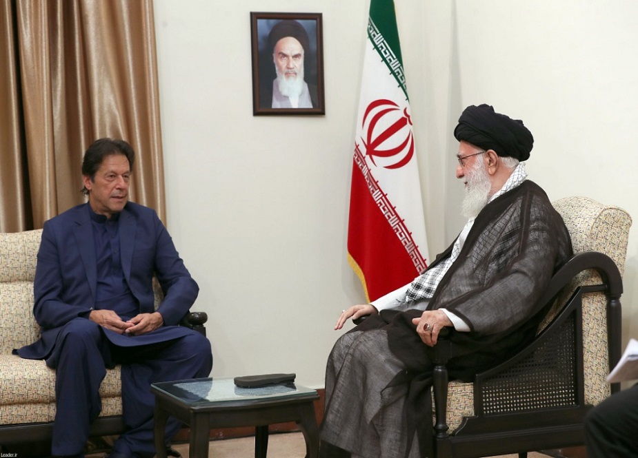 حسینیہ امام خمینی (رہ ) تہران میں آیت اللہ سید علی خامنہ ای سے عمران خان کی ملاقات کی تصاویر