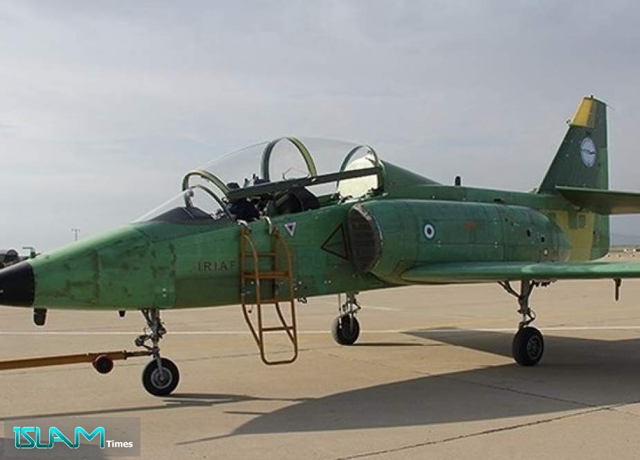 ازاحة الستار عن أول طائرة نفاثة ايرانية للتدريب