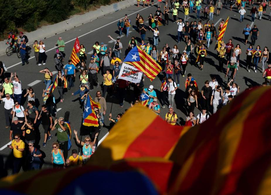 Warga gelar demo kemerdekaan Catalan (New York Times)
