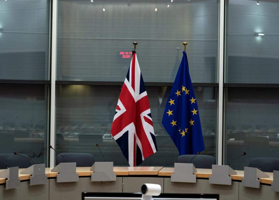 Bendera Uni Inggris Jack dan Uni Eropa digambarkan sebelum pertemuan dengan Sekretaris Brexit Britania Stephen Barclay dan kepala negosiator Uni Eropa Brexit Michel Barnier di markas Komisi Uni Eropa di Brussels, Belgia, 20 September 2019. Kenzo Tribouillard / Pool via REUTERS