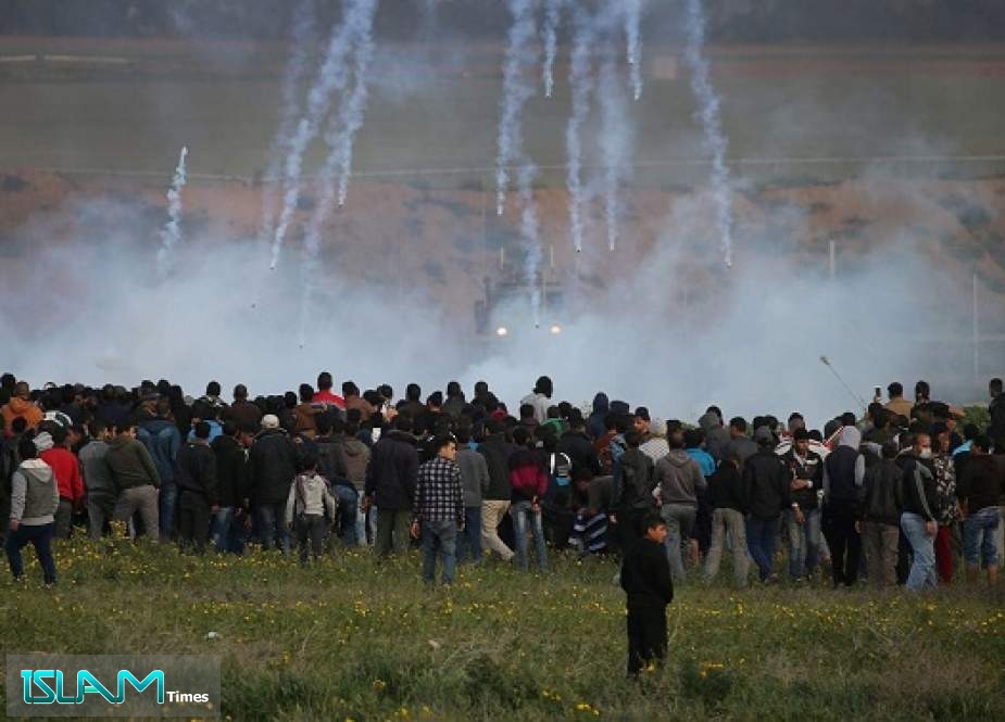 Israeli Forces Injure Dozens of Protestors on Gaza Border