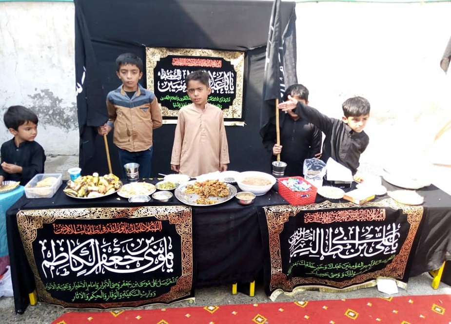 رجوعہ سادات، بچے اور بچیوں کی جانب سے پیش کی جانیوالی نیازِ امام اور عزاداروں خدمت کی تصاویر