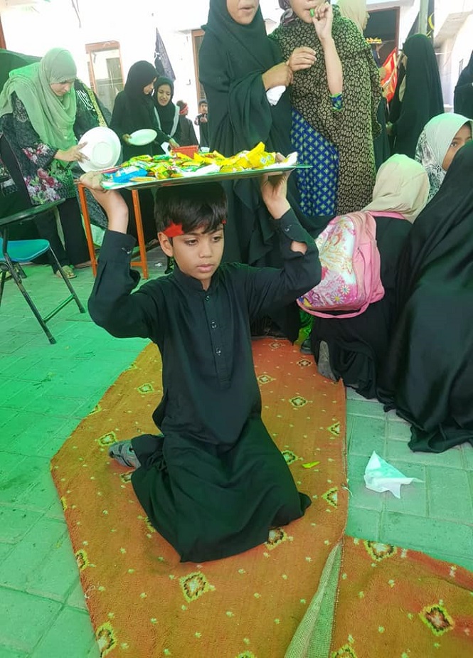 رجوعہ سادات، بچے اور بچیوں کی جانب سے پیش کی جانیوالی نیازِ امام اور عزاداروں خدمت کی تصاویر