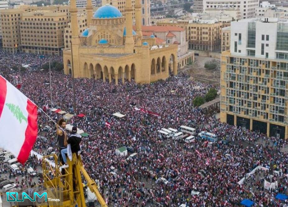 اللبنانيون يرفضون قرارات الحريري ويتعهدون بالبقاء في الشارع