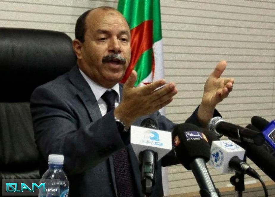 وزير جزائري: أياد فاسدة تغذي الانقسام السياسي في البلاد