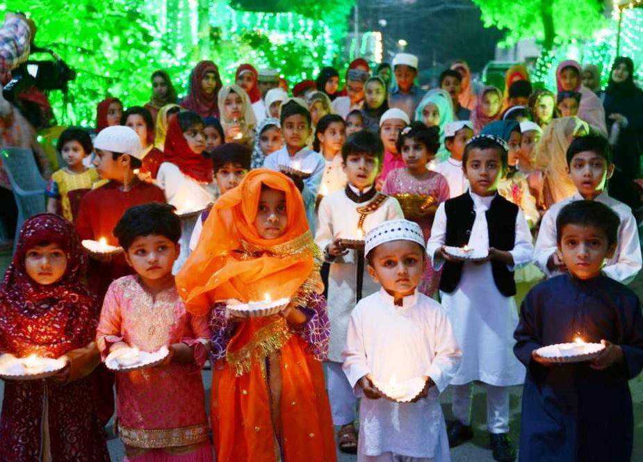 لاہور، منہاج القرآن کے بچوں کی ’’استقبال ربیع الاول‘‘ ریلی