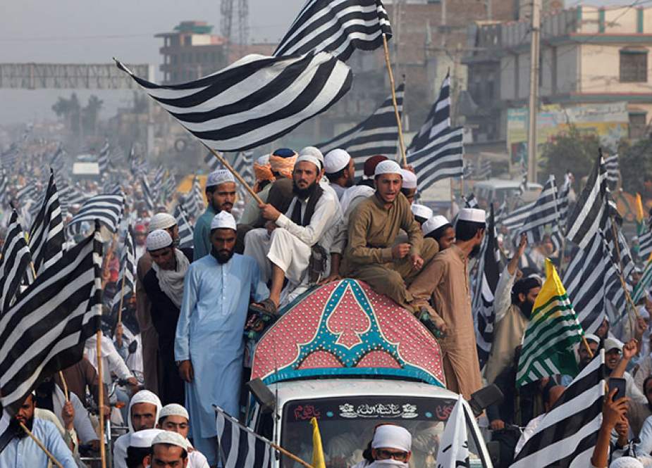 آزادی مارچ، پشاور میں شرکاء نے جی ٹی روڈ ٹریفک کیلئے بند کر دی