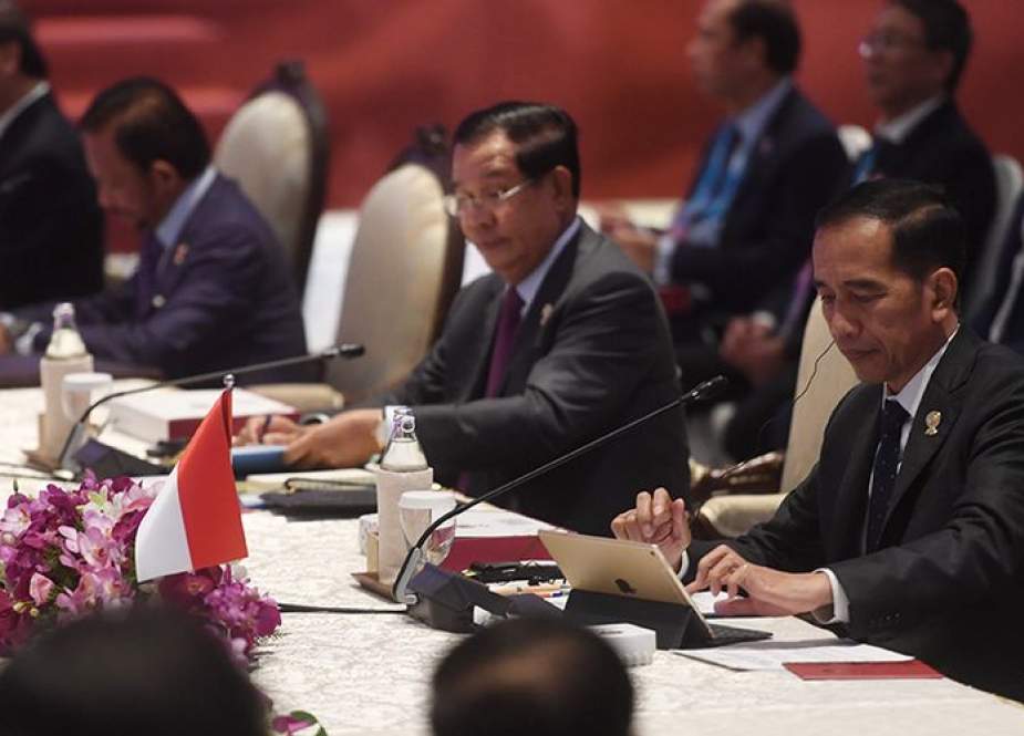 Presiden Joko Widodo mengikuti sesi pleno KTT ke-35 ASEAN di Bangkok, Thailand,.jpg