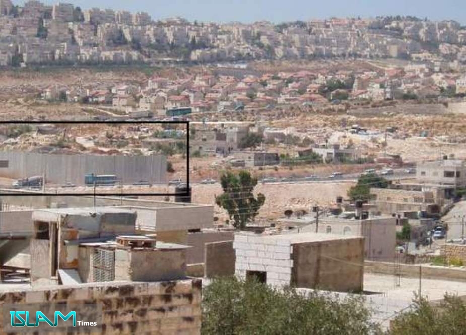 Israeli Regime Occupies Lands East of Al-Quds for Settlement Expansion