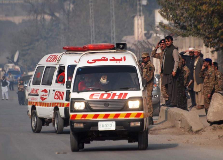 سندھ، ہالہ میں المناک حادثہ، مسافر کوچ اور رکشہ میں تصادم، 9 افراد جانبحق 5 زخمی