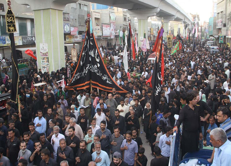 یوم شہادت امام حسن عسکری (ع) کی مناسبت سے کراچی میں چپ تعزیہ کا مرکزی جلوس
