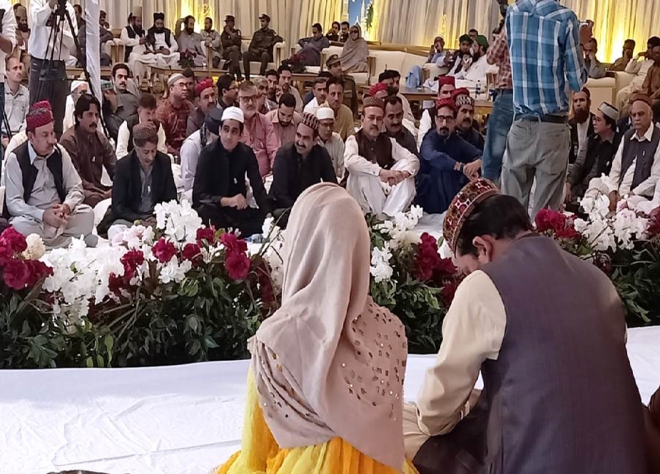 لاہور کے ٹاون ہال میں ضلعی انتظامیہ کی جانب سے محفل میلاد کا انعقاد
