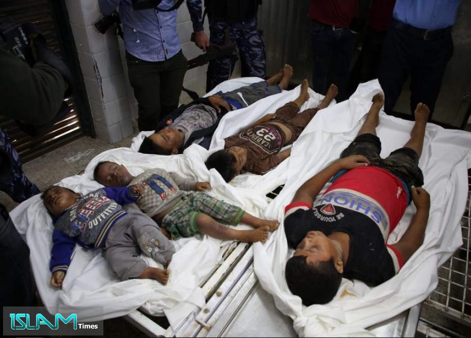 The bodies of five children from the same family killed in an Israeli air strike on Wednesday lie in a hospital ward in Gaza (MEE/Atiyya Darwish)