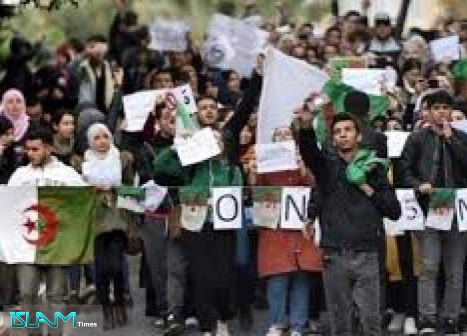 تظاهرات للطلاب الجزائريين ضد الإنتخابات