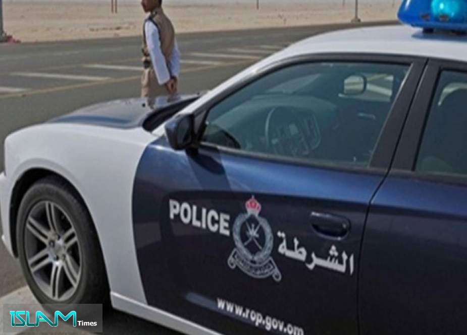 القبض على مجرم إعتدى على أربعة شباب في عمان