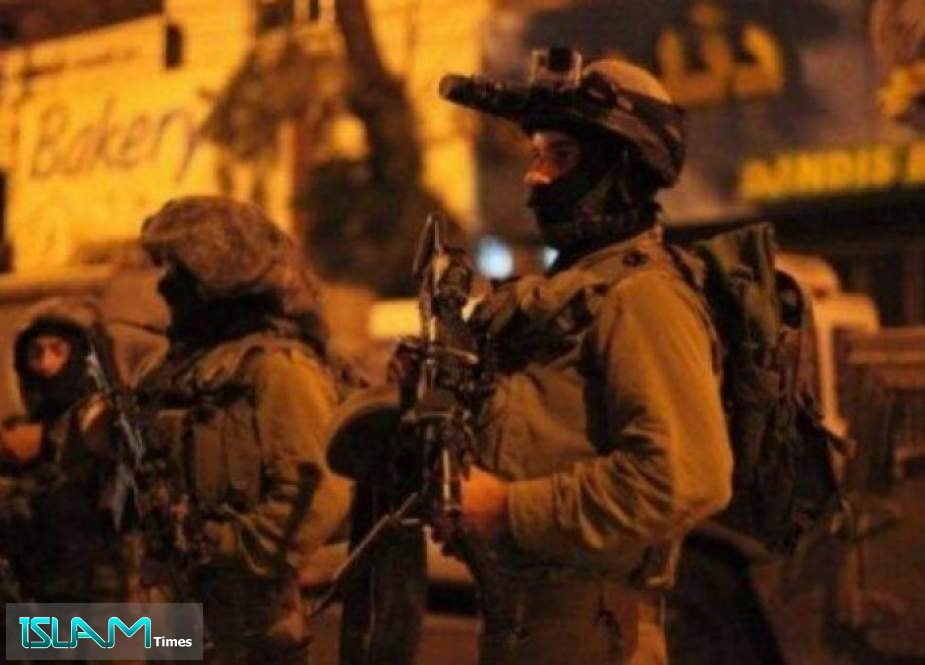 قوات الإحتلال تعتقل 8 فلسطينيين في الضفة الغربية