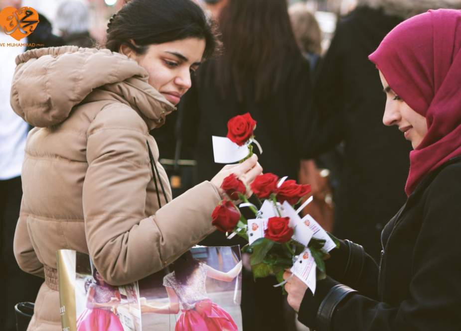 Muslims hand out roses in London in honor of Prophet Muhammad.jpg
