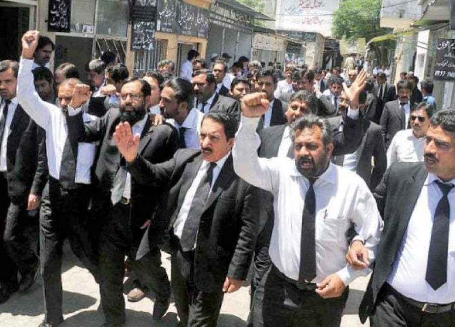 وکلاء کا پرویز مشرف سے متعلق فیصلہ رکوانے کے حکومتی اقدامات کیخلاف 28 نومبر کو ملک گیر ہڑتال کا اعلان