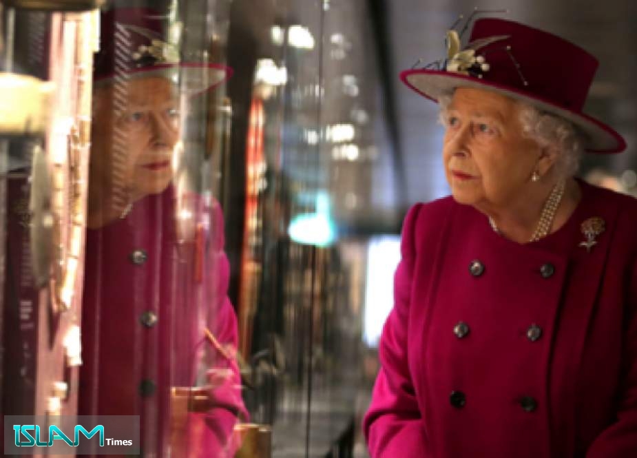الملكة إليزابيث تفكر بالتنحي عن العرش لصالح "ملك الظل"
