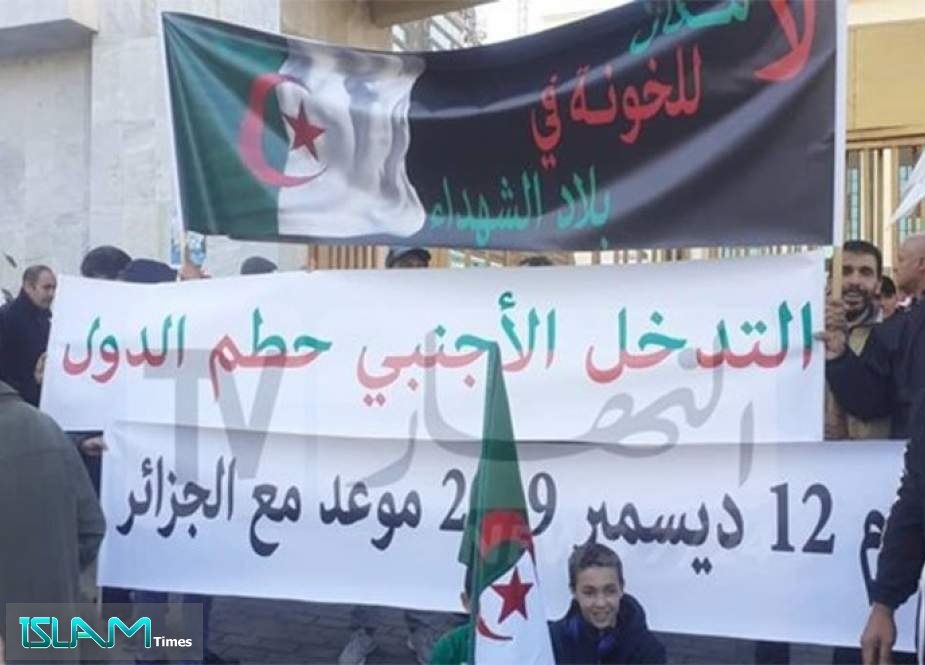 الجزائر .. مسيرة سلمية دعما للإنتخابات الرئاسية ورفضا للائحة البرلمان الأوروبي
