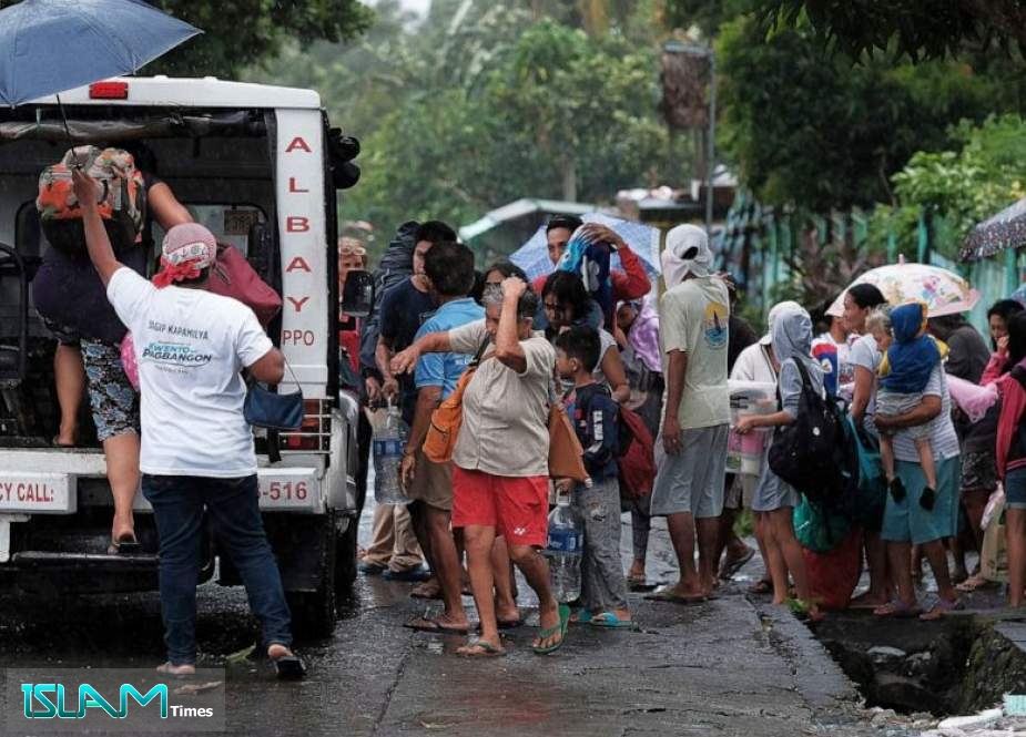 Typhoon Kills Three in Philippines, Hundreds of Flights Halted