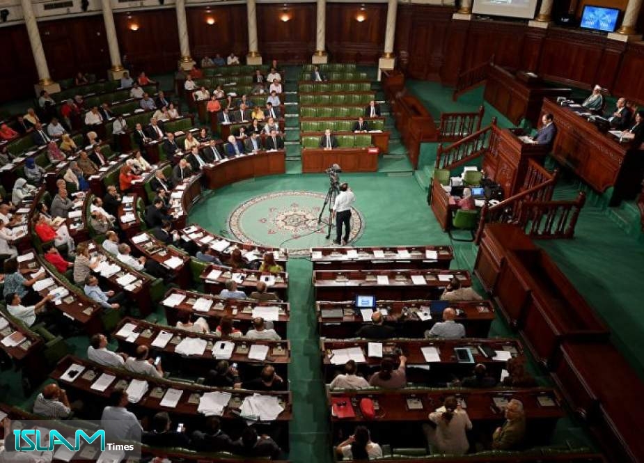 تونس... نواب يعتصمون داخل البرلمان ويهددون بالتصعيد