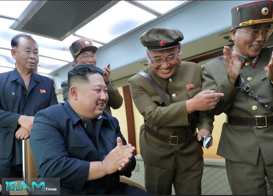 FILE PHOTO: North Korean leader Kim Jong Un guides the test firing of a new weapon, in this undated photo released on August 16, 2019 © Reuters / KCNA